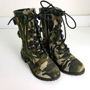 Boutique high top army camo strap winter boots